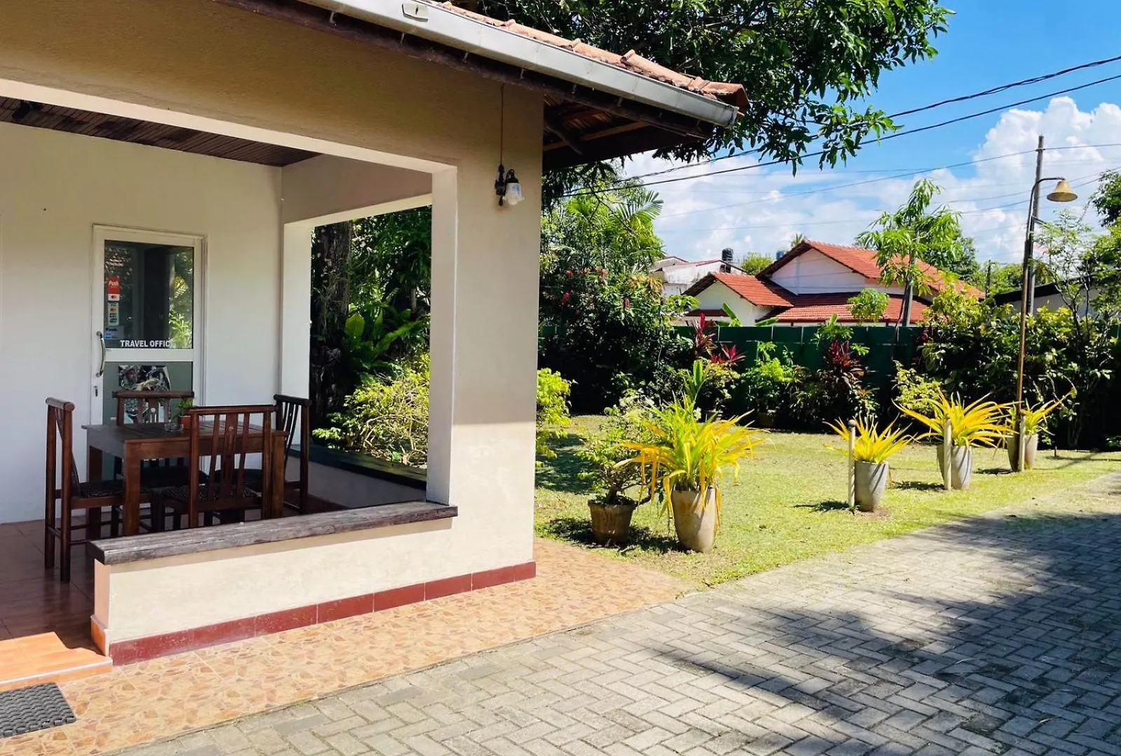 The Beez Hotell Negombo Pensionat