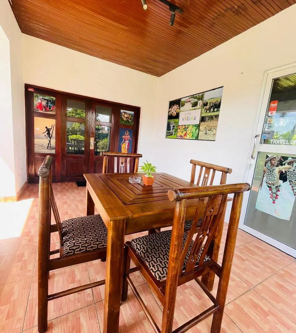 The Beez Hotel Negombo 0*,