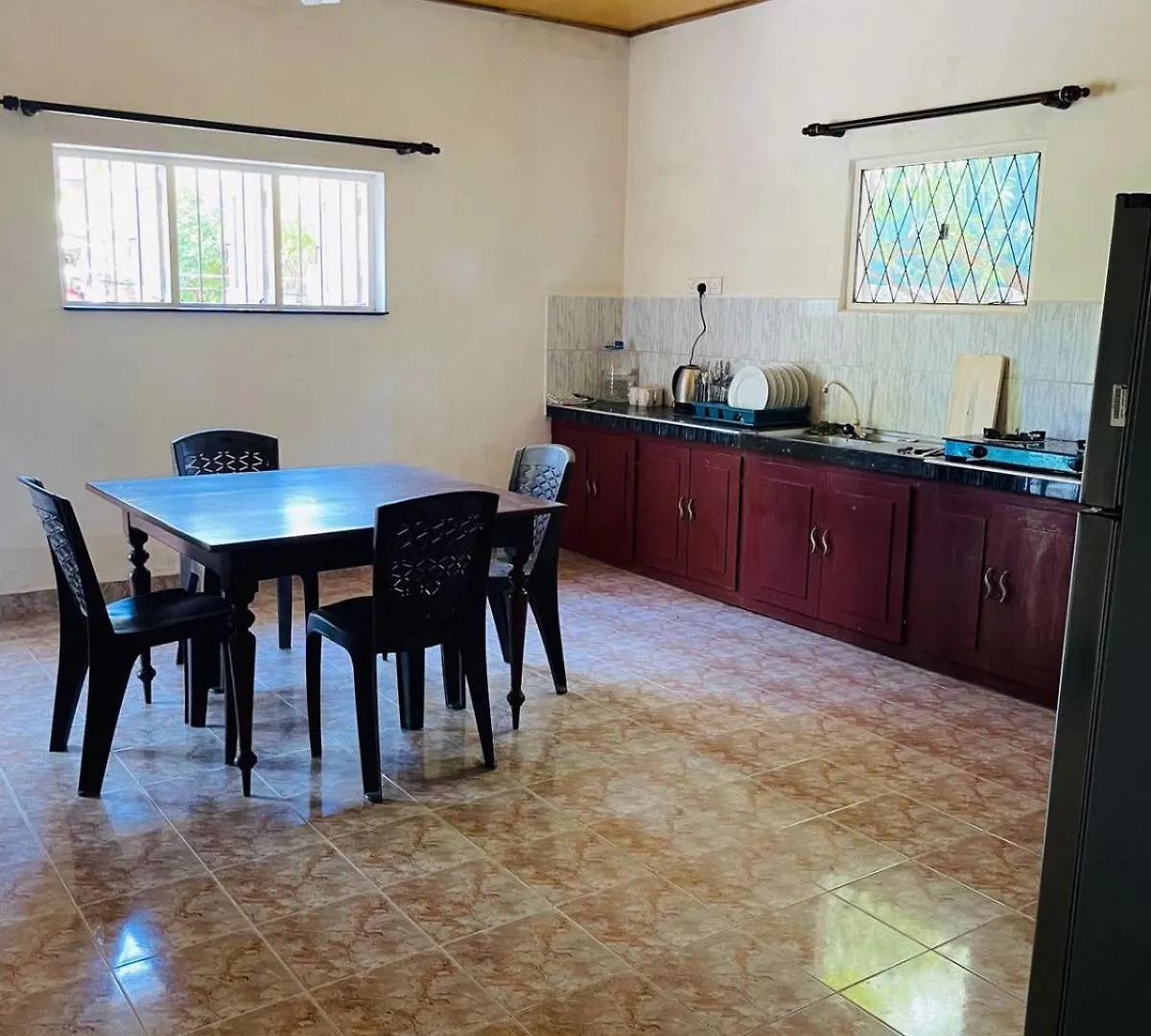 The Beez Hotel Negombo 0*,  Sri Lanka