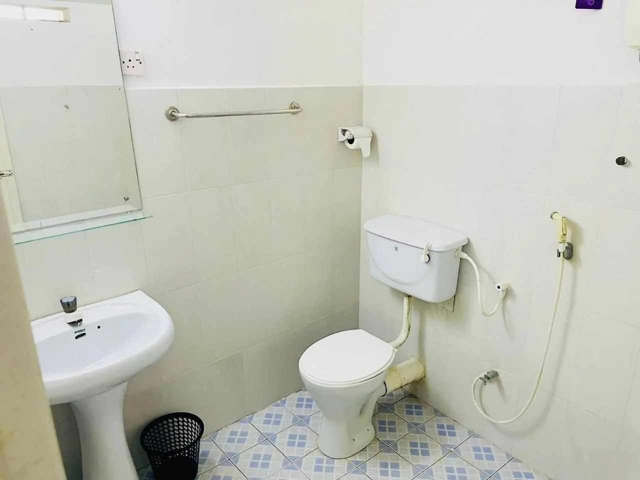 The Beez Hotel Negombo 0*,  Sri Lanka