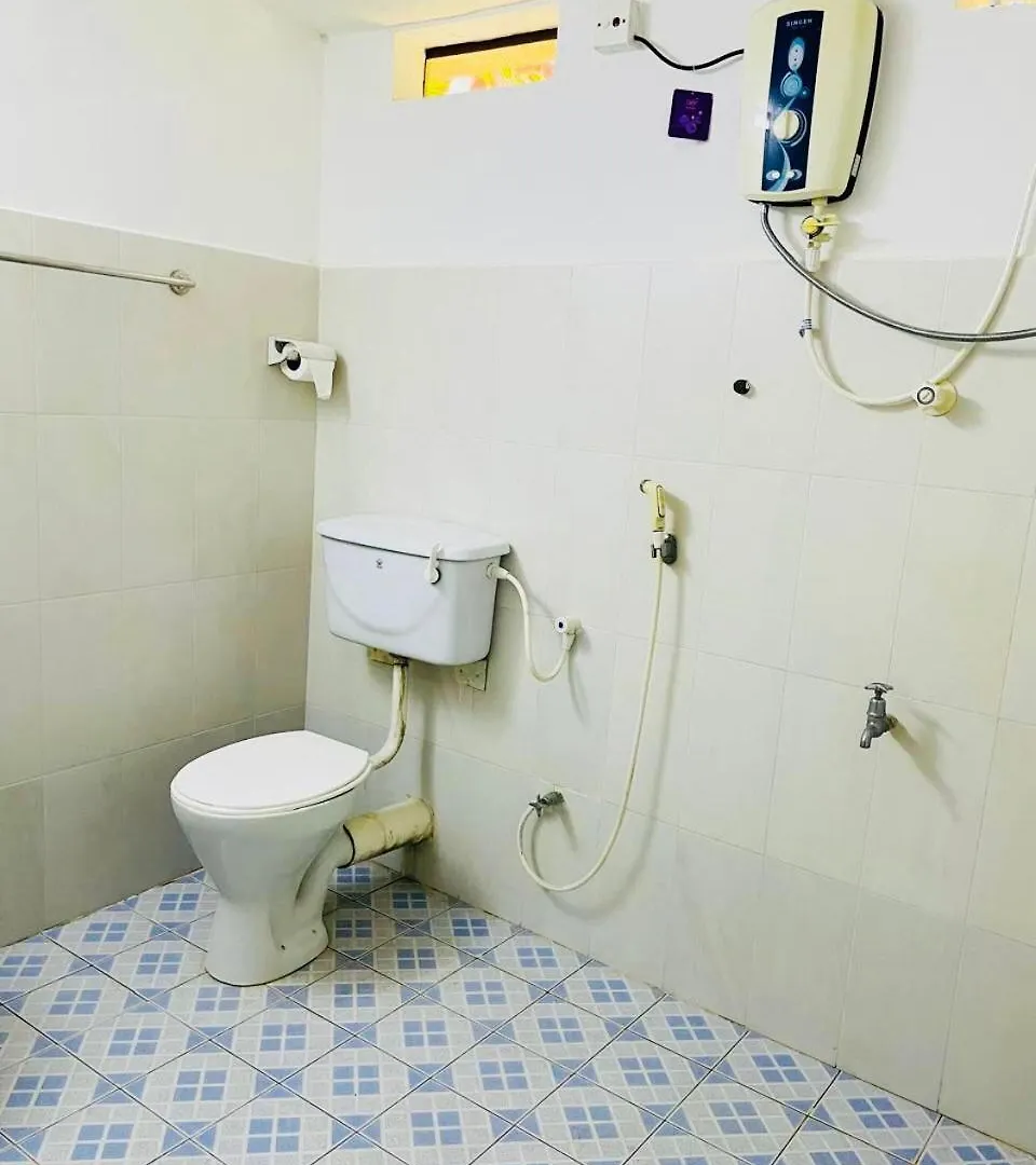 The Beez Hotel Negombo