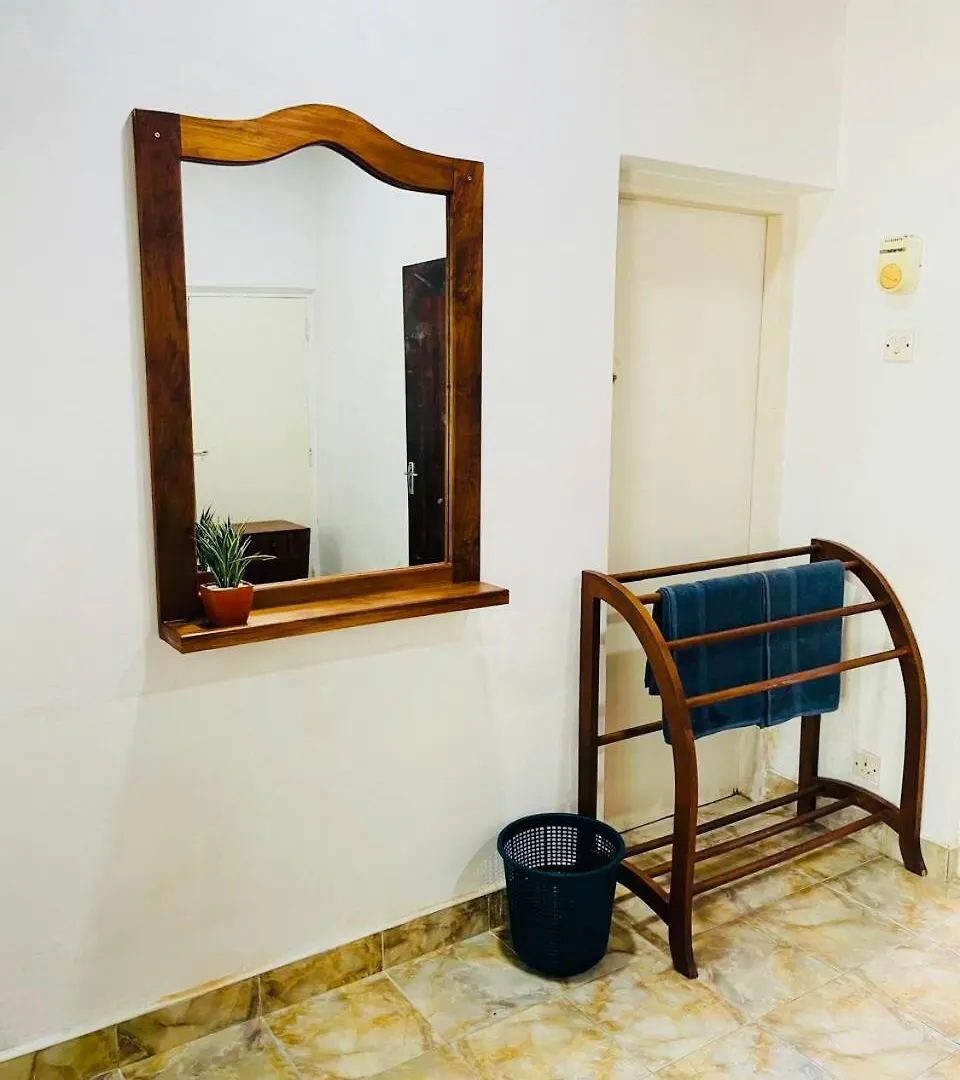 The Beez Hotel Negombo Gæstehus