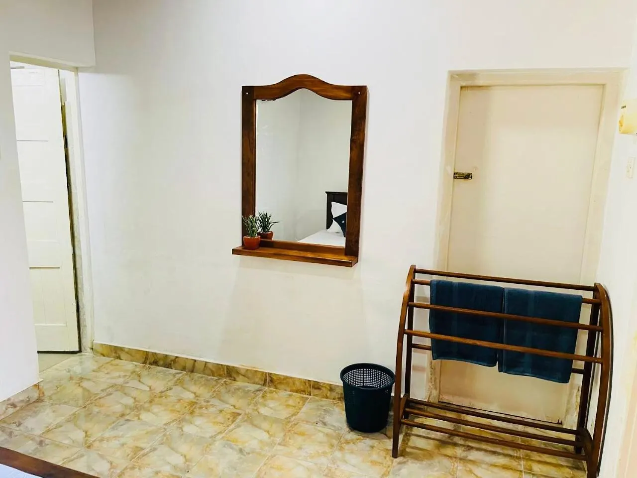 The Beez Hotel Negombo 0*,
